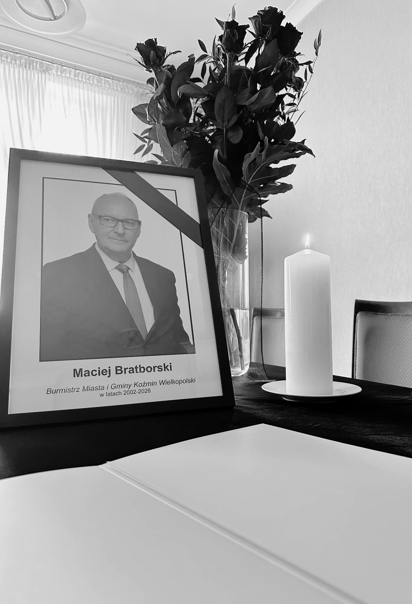 Księga kondolencyjna  wystawiona także w dniu pogrzebu 